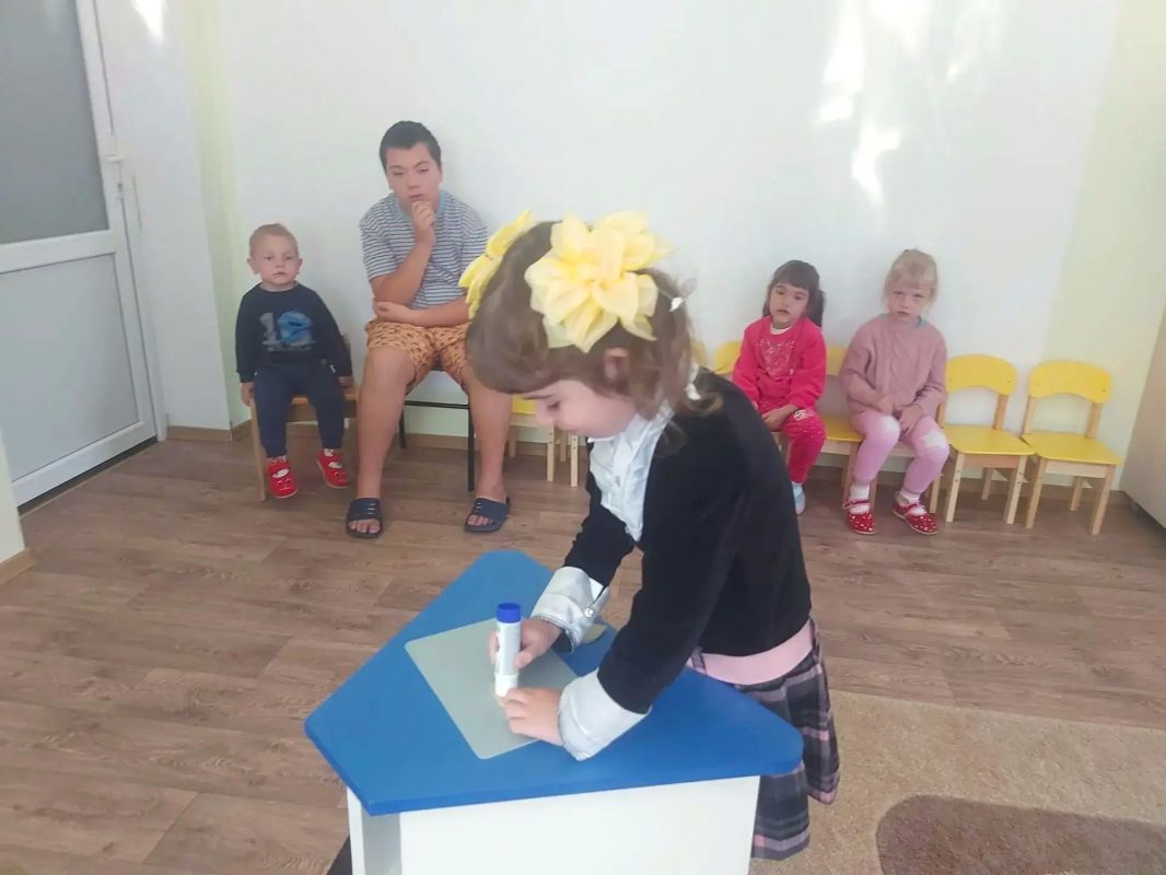 Сотрудники МБУК «Центральная библиотека города Рубежное» провели День веселых затей «Добро пожаловать в страну Здоровячков» для детей Рубежанского отделения «ГКУ ЛНР ДИ «Возрождение» Сотрудники МБУК «Центральная библиотека города Рубежное» провели День веселых затей «Добро пожаловать в страну Здоровячков» для детей Рубежанского отделения «ГКУ ЛНР ДИ «Возрождение»