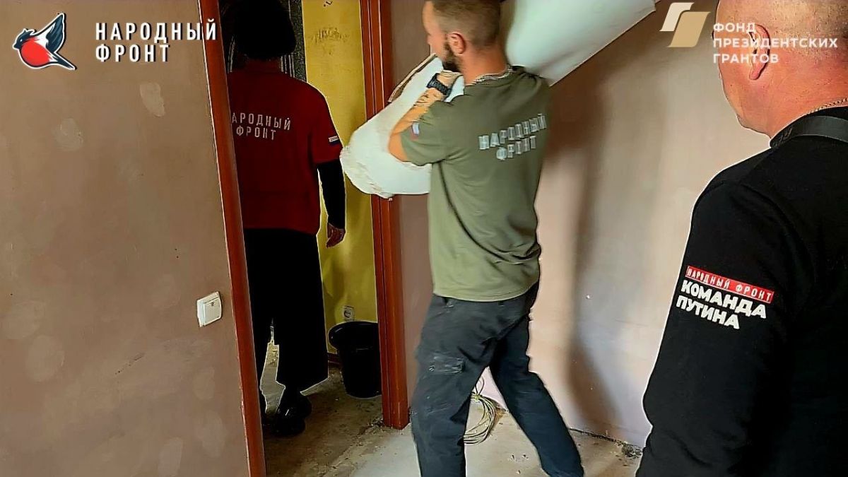 Команда Молодёжки Народного Фронта совместно с РИК НФ ЛНР не сидят без дела Команда Молодёжки Народного Фронта совместно с РИК НФ ЛНР не сидят без дела