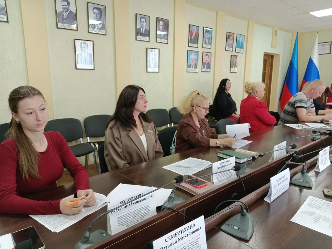 В Ровеньках состоялось очередное заседание городской комиссии В Ровеньках состоялось очередное заседание городской комиссии