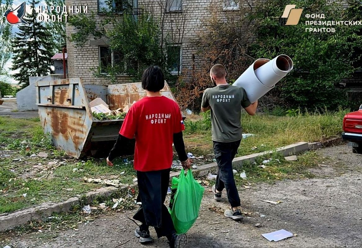 Команда Молодёжки Народного Фронта совместно с РИК НФ ЛНР не сидят без дела Команда Молодёжки Народного Фронта совместно с РИК НФ ЛНР не сидят без дела
