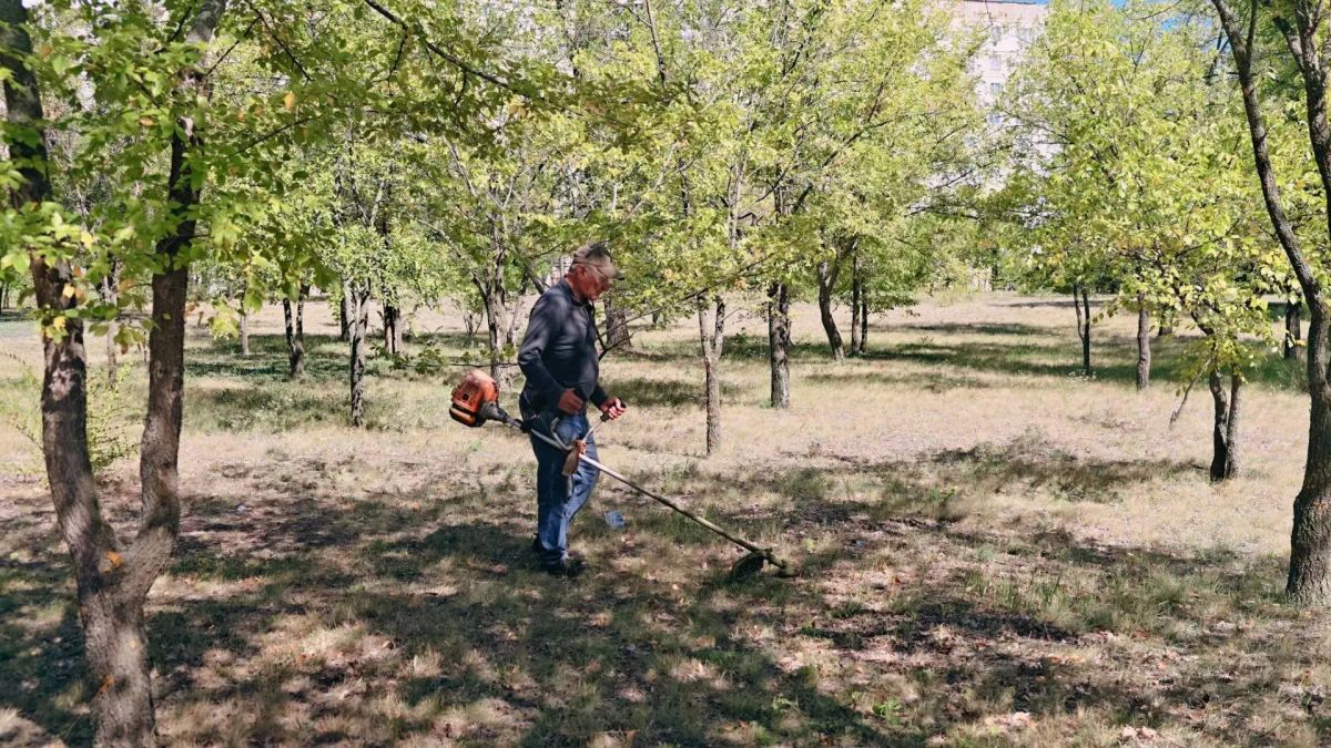 В Рубежном продолжается планомерная работа по благоустройству городской территории
