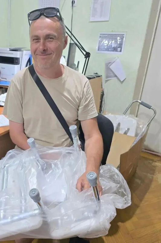 Специалисты филиала № 21 ГКУ ЛНР «РЦСЗН» по Старобельскому и Новоайдарскому муниципальным округам оказали адресную помощь жителям, передав необходимые технические средства реабилитации: Специалисты филиала № 21 ГКУ ЛНР «РЦСЗН» по Старобельскому и Новоайдарскому муниципальным округам оказали адресную помощь жителям, передав необходимые технические средства реабилитации: