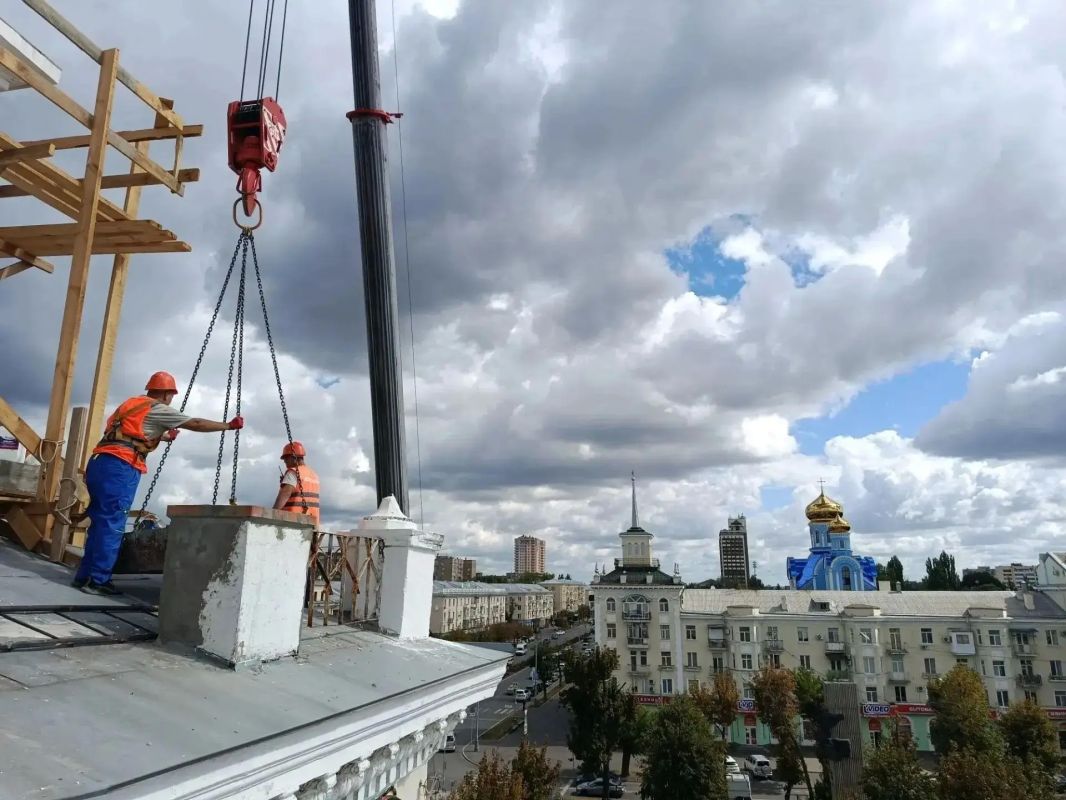 Шеф-регион помогает восстановить один из символов Луганска Шеф-регион помогает восстановить один из символов Луганска