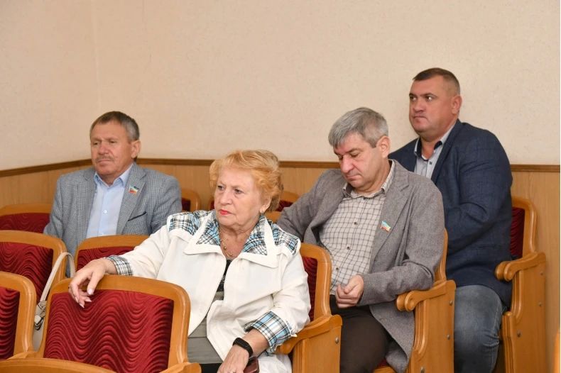 Депутаты фракции партии «Единая Россия» рассмотрели повестку 50-го заседания Совета депутатов Депутаты фракции партии «Единая Россия» рассмотрели повестку 50-го заседания Совета депутатов