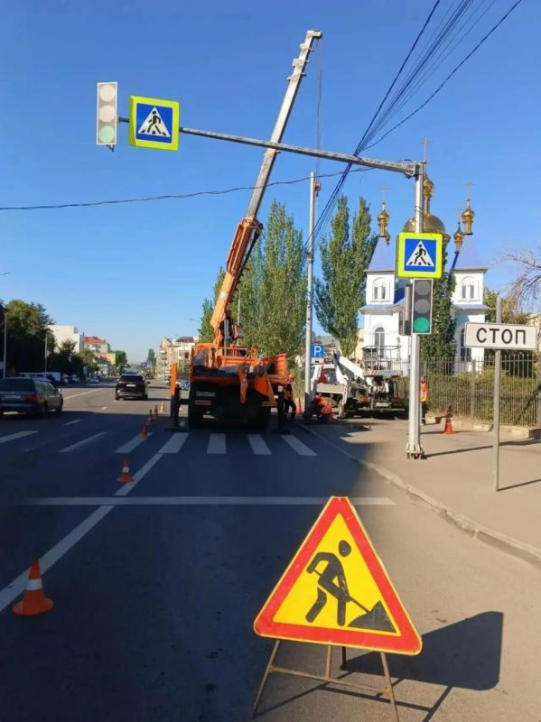 «Луганскгорсвет» заменил три опоры освещения, повреждённые в ДТП «Луганскгорсвет» заменил три опоры освещения, повреждённые в ДТП