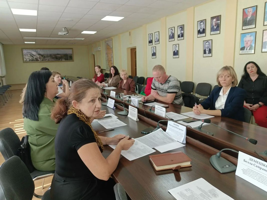В Ровеньках состоялось очередное заседание городской комиссии В Ровеньках состоялось очередное заседание городской комиссии