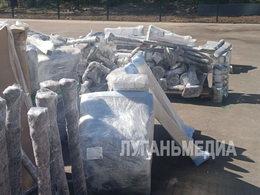 В Краснодоне благоустраивают территорию около ЗАГСа В Краснодоне благоустраивают территорию около ЗАГСа