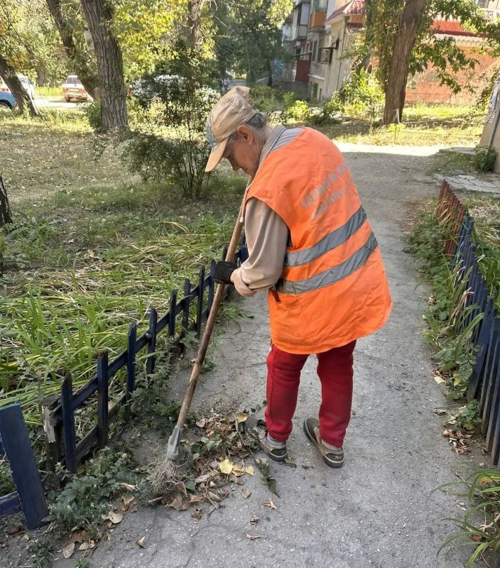 Коммунальными службами проведены работы на территории города Коммунальными службами проведены работы на территории города
