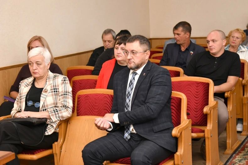 Депутаты фракции партии «Единая Россия» рассмотрели повестку 50-го заседания Совета депутатов Депутаты фракции партии «Единая Россия» рассмотрели повестку 50-го заседания Совета депутатов