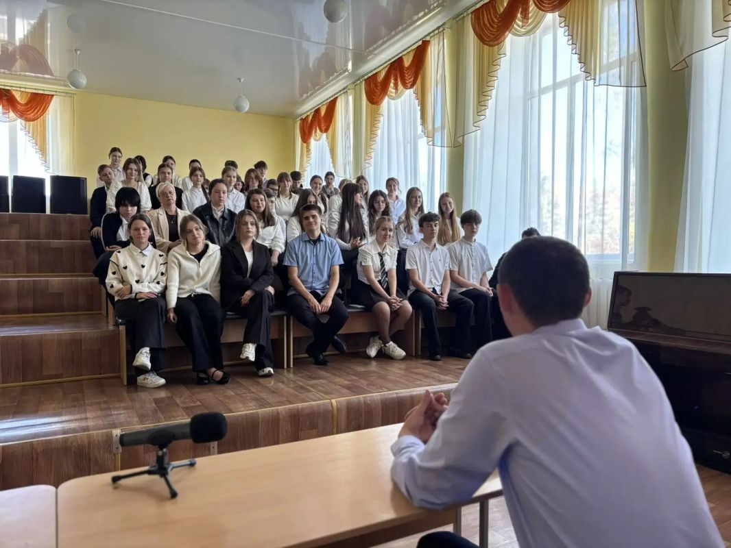 Ровеньковская гимназия №1: Старшеклассники учатся быть активными гражданами и безопасными пользователями сети! Ровеньковская гимназия №1: Старшеклассники учатся быть активными гражданами и безопасными пользователями сети!