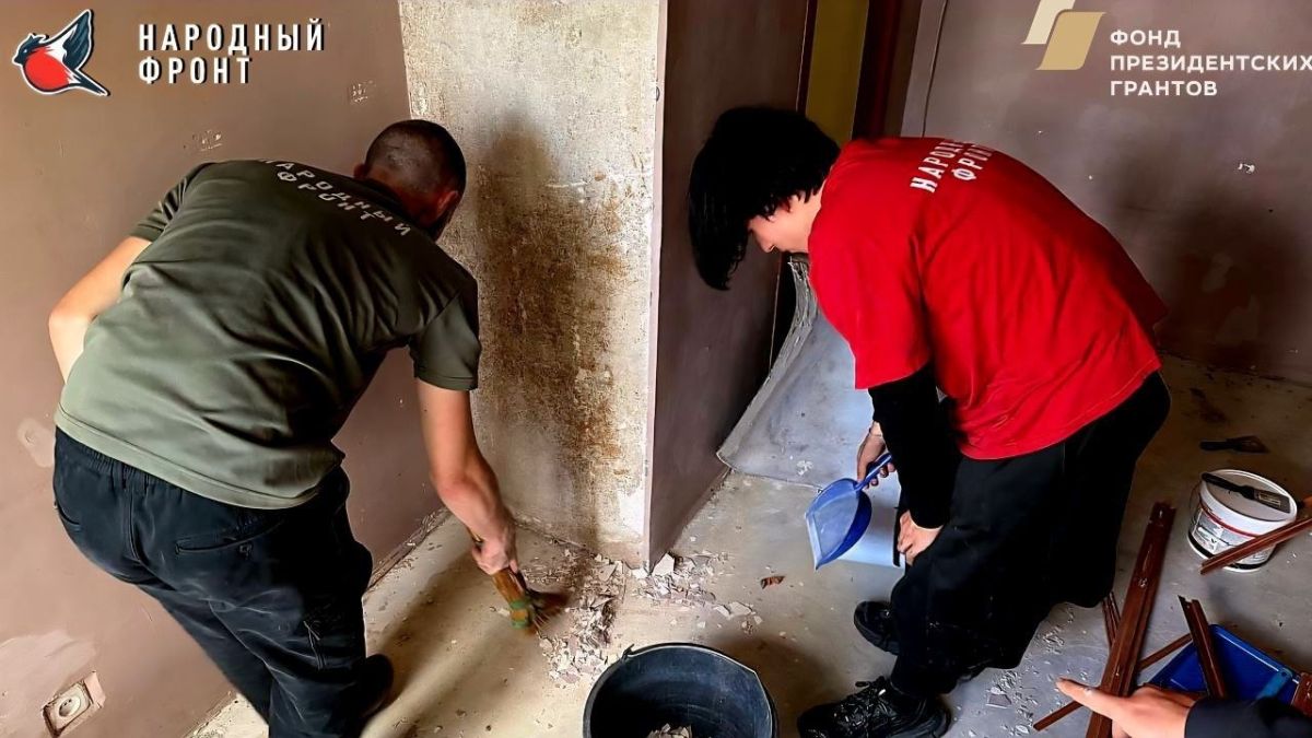Команда Молодёжки Народного Фронта совместно с РИК НФ ЛНР не сидят без дела Команда Молодёжки Народного Фронта совместно с РИК НФ ЛНР не сидят без дела