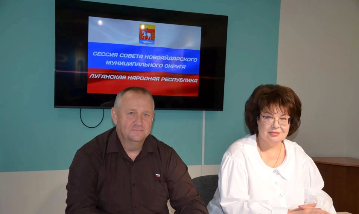 В Новоайдаре прошло XLVIII заседание Совета округа в работе которого приняли участие председатель Совета Павел Гречишкин, Глава округа Марина Филиппова, муниципальные депутаты, представители администрации Новоайдарского...