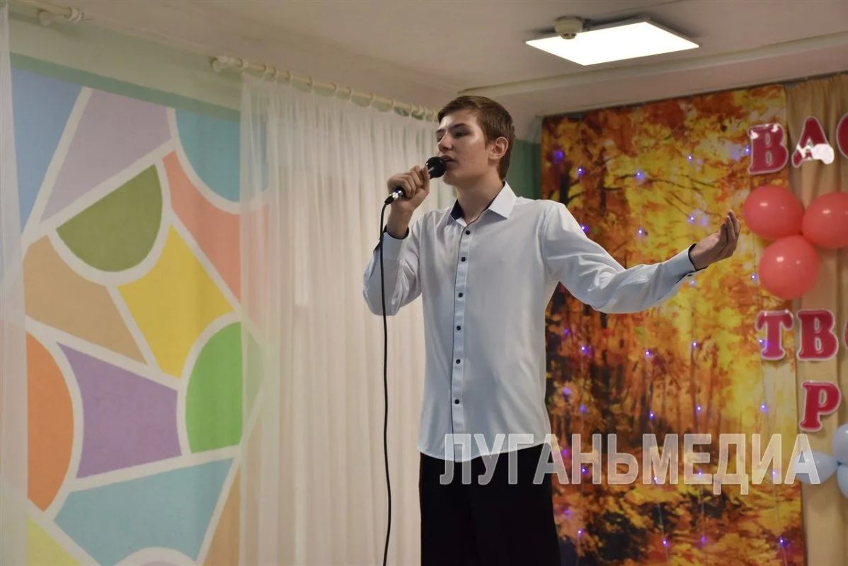 День открытых дверей прошел в Кировском центре внешкольной работы «Синяя птица» День открытых дверей прошел в Кировском центре внешкольной работы «Синяя птица»