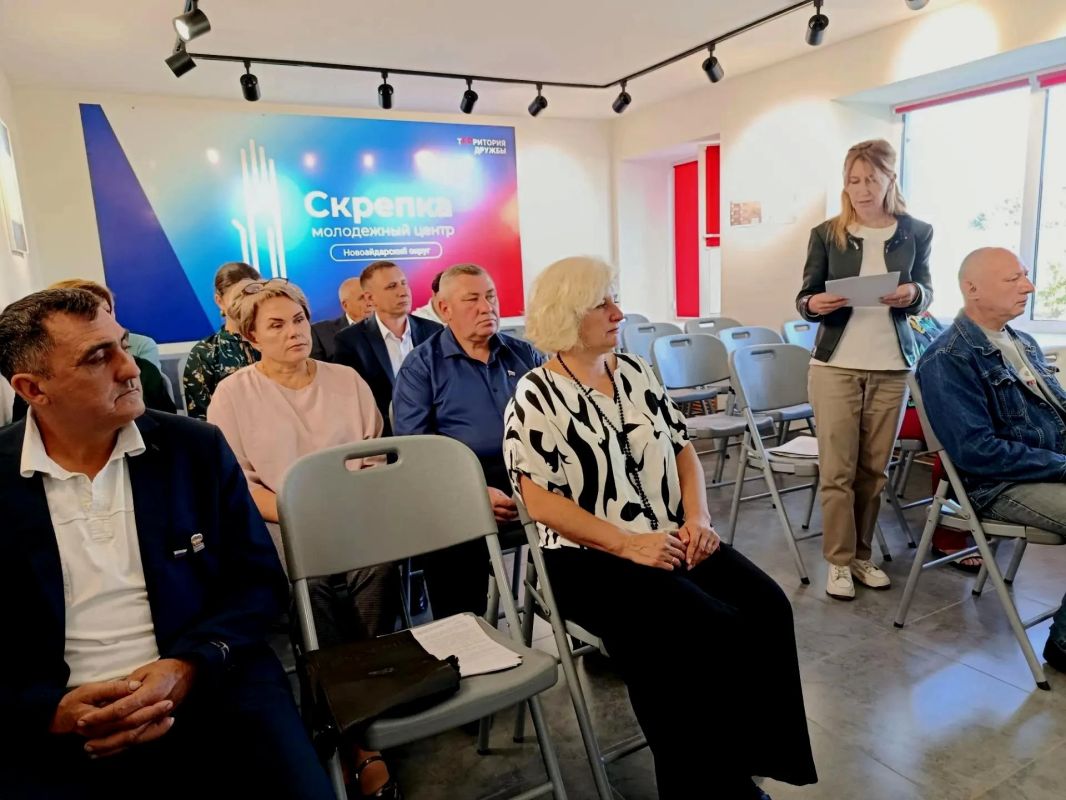 В Новоайдаре прошло XLVIII заседание Совета округа в работе которого приняли участие председатель Совета Павел Гречишкин, Глава округа Марина Филиппова, муниципальные депутаты, представители администрации Новоайдарского... В Новоайдаре прошло XLVIII заседание Совета округа в работе которого приняли участие председатель Совета Павел Гречишкин, Глава округа Марина Филиппова, муниципальные депутаты, представители администрации Новоайдарского...