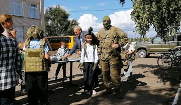 Живой диалог поколений: школьники Литвиновского УВК Беловодского муниципального округа встретились с военнослужащими