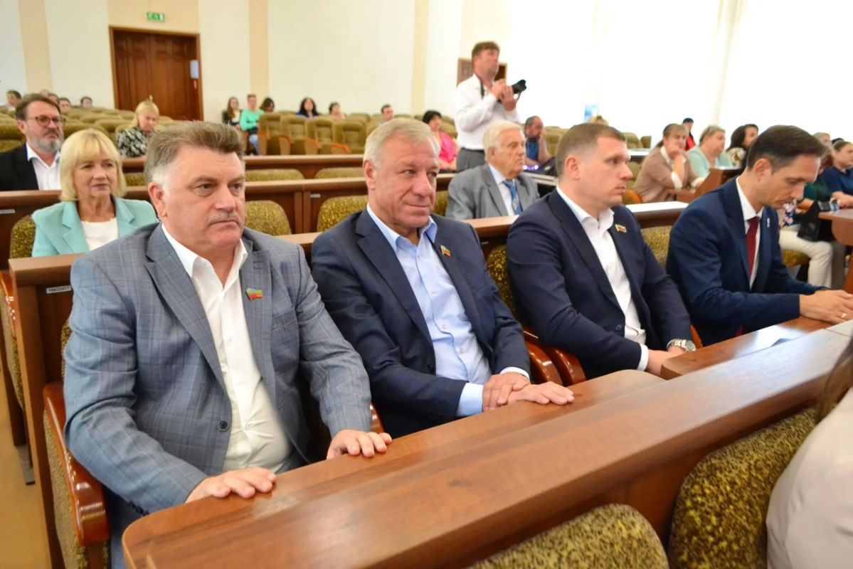 Сегодня, в преддверии Дня города Луганска, в здании Администрации прошло торжественное мероприятие Сегодня, в преддверии Дня города Луганска, в здании Администрации прошло торжественное мероприятие