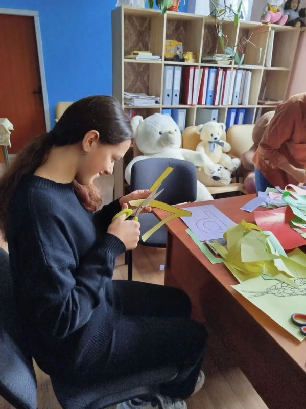 Отделение Троицкого района филиала N 19 ГКУ ЛНР " Семейный центр" приняло участие в акции #Окна_поселка_Троицкое_276 Отделение Троицкого района филиала N 19 ГКУ ЛНР " Семейный центр" приняло участие в акции #Окна_поселка_Троицкое_276