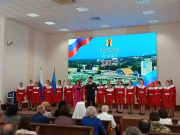 В здании Администрации города состоялось торжественное награждение отличившихся луганчан