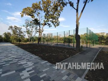 В Брянке продолжается реконструкция городского парка