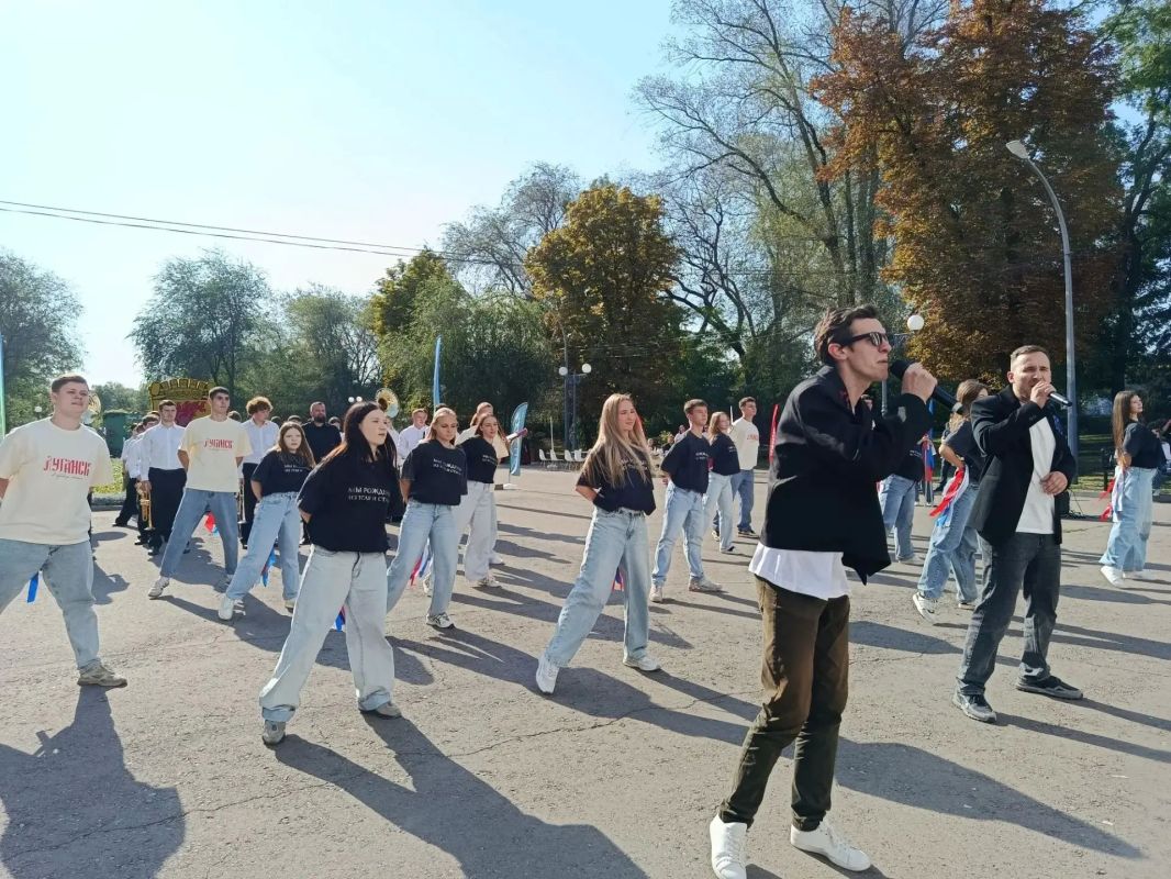 Концертно-развлекательная программа "Тебе, любимый город!" стартовала в парке имени Максима Горького Концертно-развлекательная программа "Тебе, любимый город!" стартовала в парке имени Максима Горького