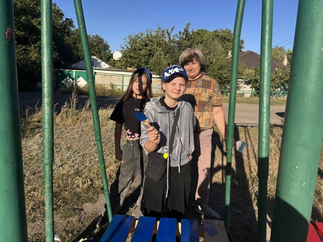 В рамках общемуниципального субботника в населённых пунктах, находящихся в ведении отдела по жизнеобеспечению пгт Северный, с. Давыдо-Никольское и с. Великий Суходол, прошли мероприятия по благоустройству территорий В рамках общемуниципального субботника в населённых пунктах, находящихся в ведении отдела по жизнеобеспечению пгт Северный, с. Давыдо-Никольское и с. Великий Суходол, прошли мероприятия по благоустройству территорий