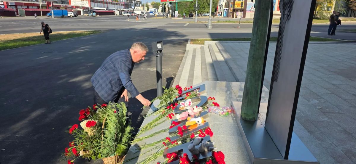 Виктор Водолацкий: Сегодня, в 231-ю годовщину города Луганска, отдал дань памяти, тем кто не дожил до сегодняшнего дня Виктор Водолацкий: Сегодня, в 231-ю годовщину города Луганска, отдал дань памяти, тем кто не дожил до сегодняшнего дня
