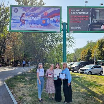 Председатель Избиркома ЛНР вручила награду победительнице конкурса детских рисунков «Выборы депутатов Государственной Думы глазами детей»