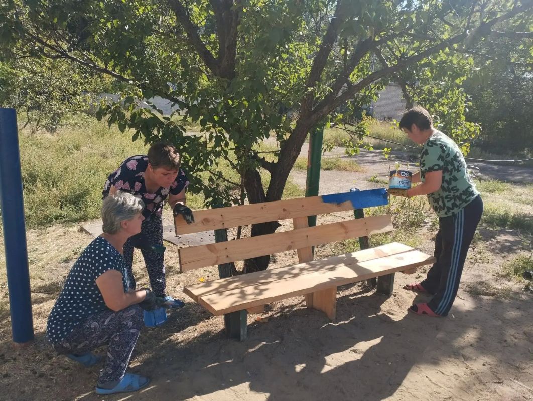 В рамках общемуниципального субботника в населённых пунктах, находящихся в ведении отдела по жизнеобеспечению пгт Северный, с. Давыдо-Никольское и с. Великий Суходол, прошли мероприятия по благоустройству территорий В рамках общемуниципального субботника в населённых пунктах, находящихся в ведении отдела по жизнеобеспечению пгт Северный, с. Давыдо-Никольское и с. Великий Суходол, прошли мероприятия по благоустройству территорий