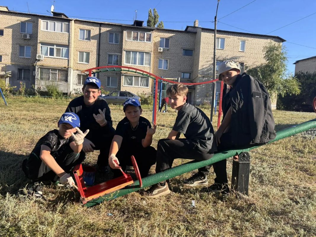 В рамках общемуниципального субботника в населённых пунктах, находящихся в ведении отдела по жизнеобеспечению пгт Северный, с. Давыдо-Никольское и с. Великий Суходол, прошли мероприятия по благоустройству территорий В рамках общемуниципального субботника в населённых пунктах, находящихся в ведении отдела по жизнеобеспечению пгт Северный, с. Давыдо-Никольское и с. Великий Суходол, прошли мероприятия по благоустройству территорий