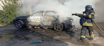 Автомобиль сгорел после атаки дрона ВФУ в Рубежном