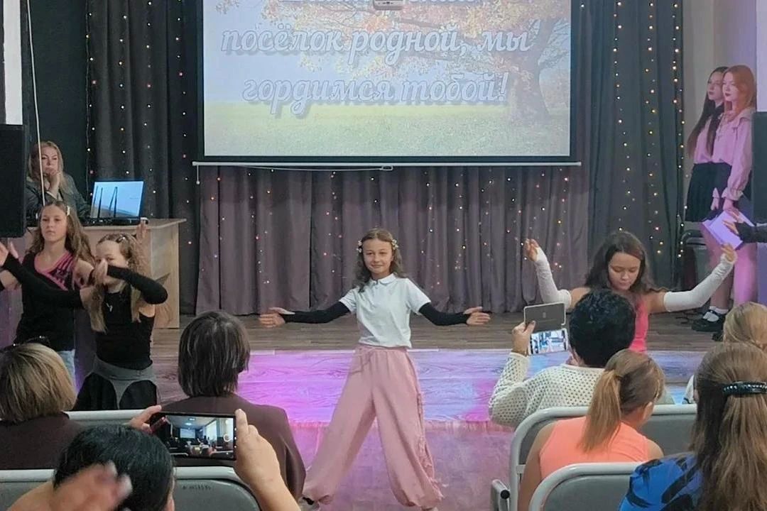 В Шахтерском поселковом клубе прошла концертно-развлекательная программа «Шахтерский посёлок родной, мы гордимся тобой!» В Шахтерском поселковом клубе прошла концертно-развлекательная программа «Шахтерский посёлок родной, мы гордимся тобой!»