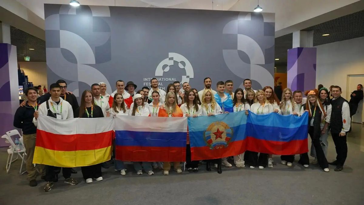 39 представителей ЛНР участвуют в Международном фестивале молодежи в Екатеринбурге 39 представителей ЛНР участвуют в Международном фестивале молодежи в Екатеринбурге