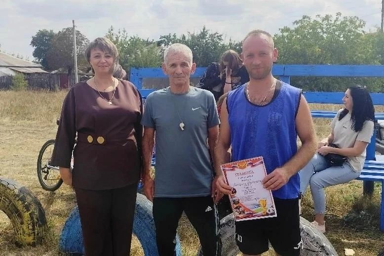 В Шахтерском поселковом клубе прошла концертно-развлекательная программа «Шахтерский посёлок родной, мы гордимся тобой!» В Шахтерском поселковом клубе прошла концертно-развлекательная программа «Шахтерский посёлок родной, мы гордимся тобой!»