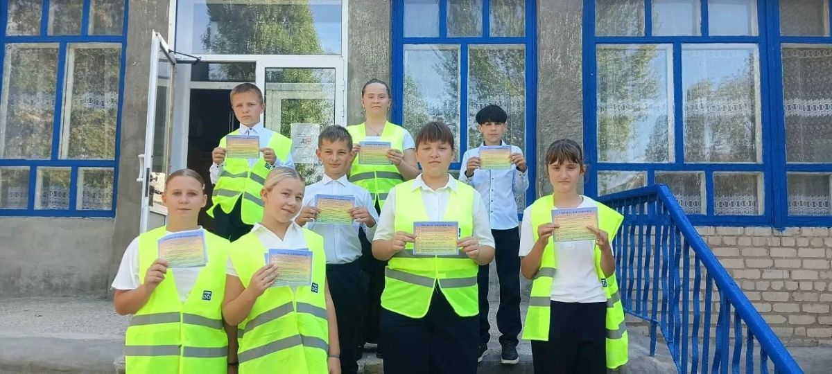 Отряд ЮИД «Друзья порядка» напомнил школьникам правила дорожного движения Отряд ЮИД «Друзья порядка» напомнил школьникам правила дорожного движения