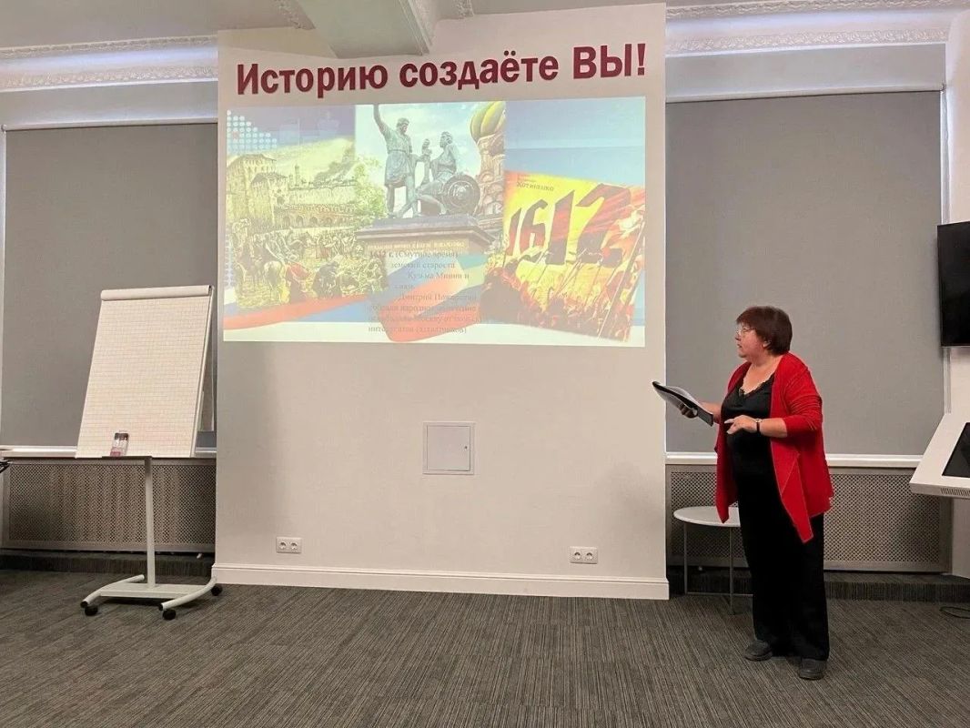 В Лутугинском доме культуры прошла программа «Единая Россия – единая семья» В Лутугинском доме культуры прошла программа «Единая Россия – единая семья»