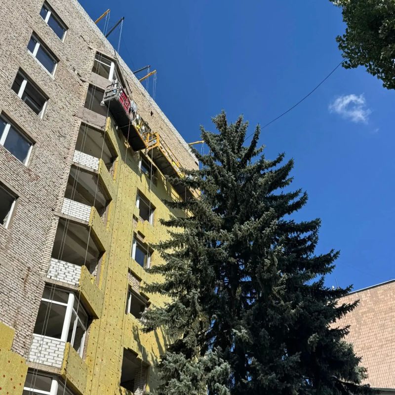 В ЛНР продолжается обновление вузов и студенческих общежитий В ЛНР продолжается обновление вузов и студенческих общежитий