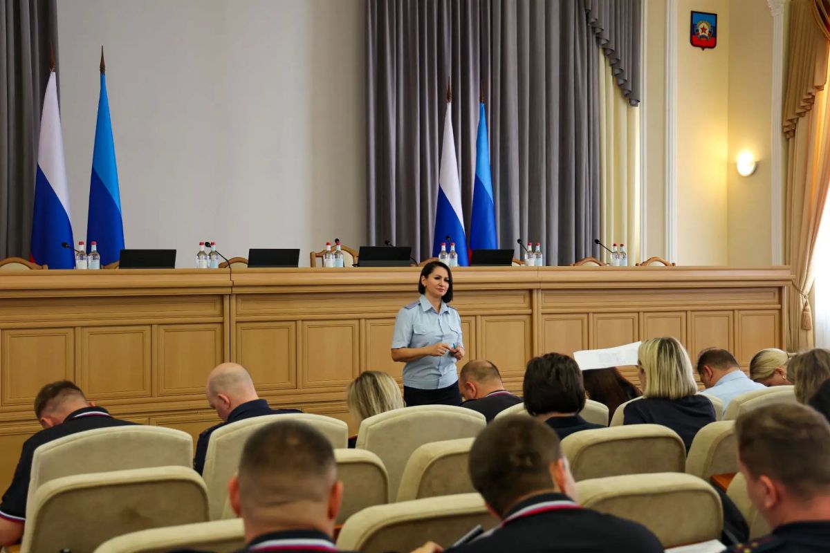 Полицейские Луганска приняли участие в исследовании социально-психологического климата в коллективах Полицейские Луганска приняли участие в исследовании социально-психологического климата в коллективах