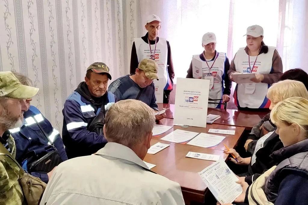 В Славяносербском округе завершился поквартирный обход избирателей В Славяносербском округе завершился поквартирный обход избирателей