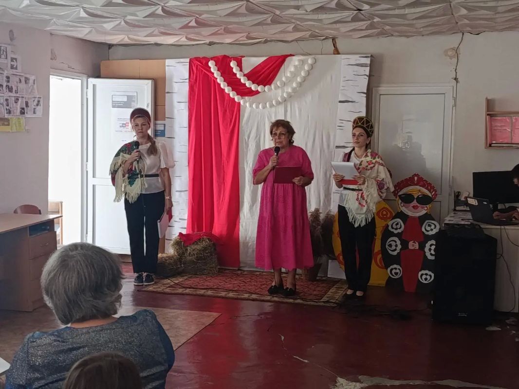 С юбилеем родное село !. В селе Чапаевка состоялась концертно-развлекательная программа «С юбилеем родное село!», посвященная 90-летию образования села, которую провел Пролетарский Дом культуры С юбилеем родное село !. В селе Чапаевка состоялась концертно-развлекательная программа «С юбилеем родное село!», посвященная 90-летию образования села, которую провел Пролетарский Дом культуры