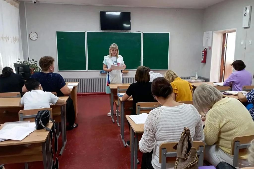 В Славяносербском округе завершился поквартирный обход избирателей В Славяносербском округе завершился поквартирный обход избирателей