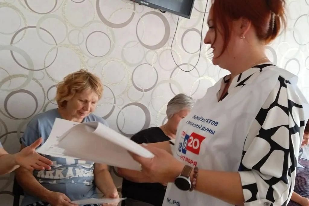 В Славяносербском округе завершился поквартирный обход избирателей В Славяносербском округе завершился поквартирный обход избирателей