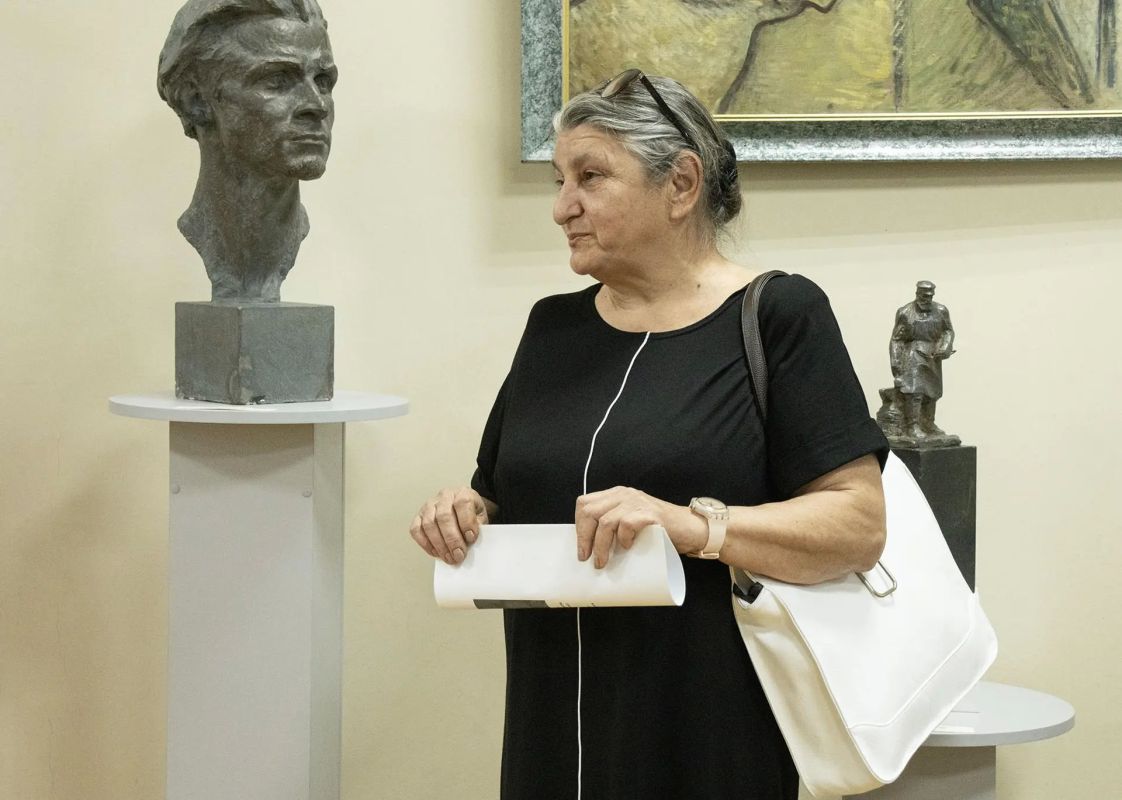 В Галерее искусств открылась мемориальная выставка скульптора Александра Редькина В Галерее искусств открылась мемориальная выставка скульптора Александра Редькина