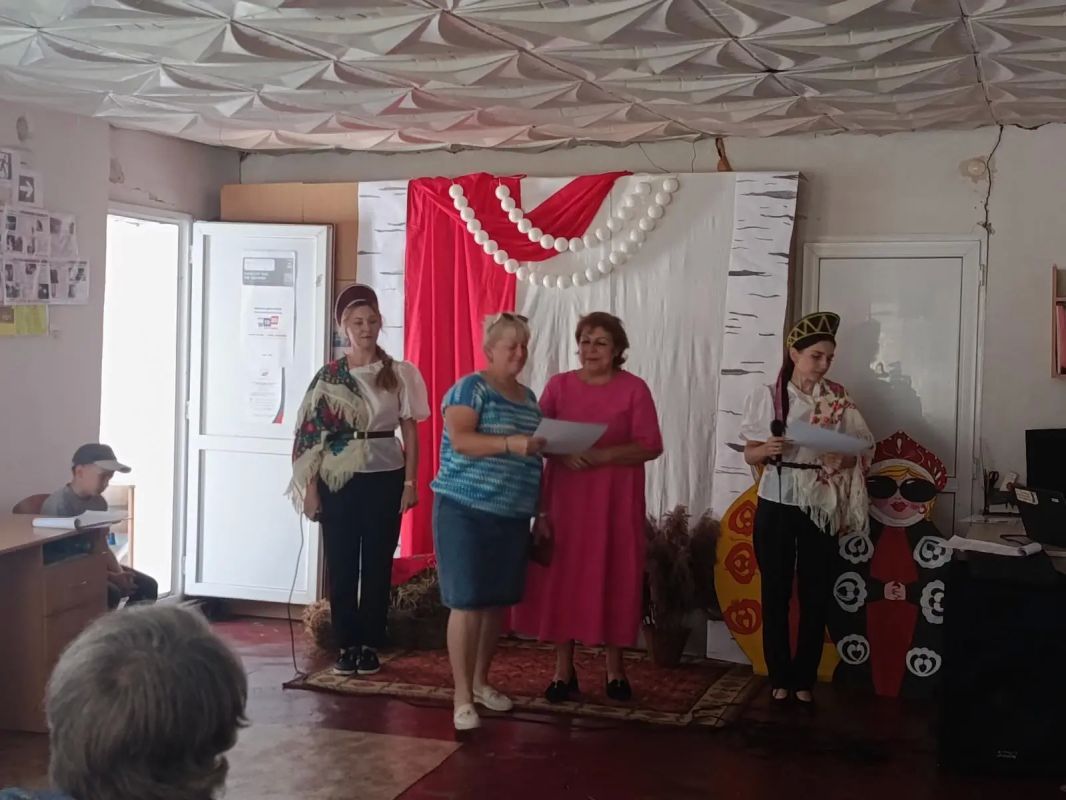 С юбилеем родное село !. В селе Чапаевка состоялась концертно-развлекательная программа «С юбилеем родное село!», посвященная 90-летию образования села, которую провел Пролетарский Дом культуры С юбилеем родное село !. В селе Чапаевка состоялась концертно-развлекательная программа «С юбилеем родное село!», посвященная 90-летию образования села, которую провел Пролетарский Дом культуры