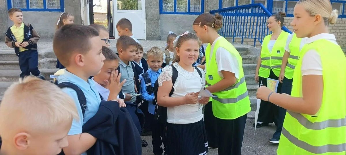 Отряд ЮИД «Друзья порядка» напомнил школьникам правила дорожного движения Отряд ЮИД «Друзья порядка» напомнил школьникам правила дорожного движения