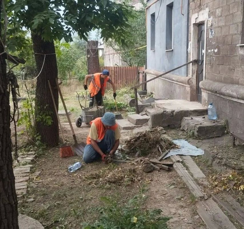 Коммунальными службами проведены работы на территории города Коммунальными службами проведены работы на территории города