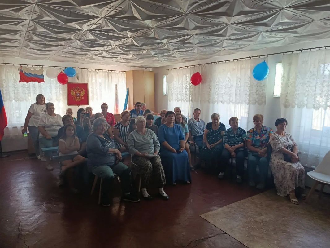 С юбилеем родное село !. В селе Чапаевка состоялась концертно-развлекательная программа «С юбилеем родное село!», посвященная 90-летию образования села, которую провел Пролетарский Дом культуры С юбилеем родное село !. В селе Чапаевка состоялась концертно-развлекательная программа «С юбилеем родное село!», посвященная 90-летию образования села, которую провел Пролетарский Дом культуры