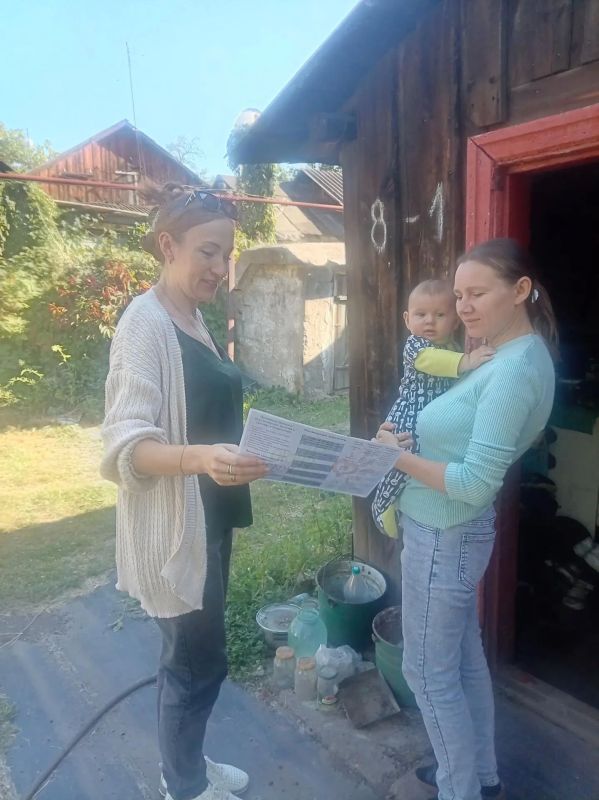 «Выход есть всегда!». В рамках акции по профилактике суицидального поведения несовершеннолетних «Выход есть всегда!» специалисты отдела по делам семьи и детей, опеки и попечительства Администрации посетили семьи... «Выход есть всегда!». В рамках акции по профилактике суицидального поведения несовершеннолетних «Выход есть всегда!» специалисты отдела по делам семьи и детей, опеки и попечительства Администрации посетили семьи...