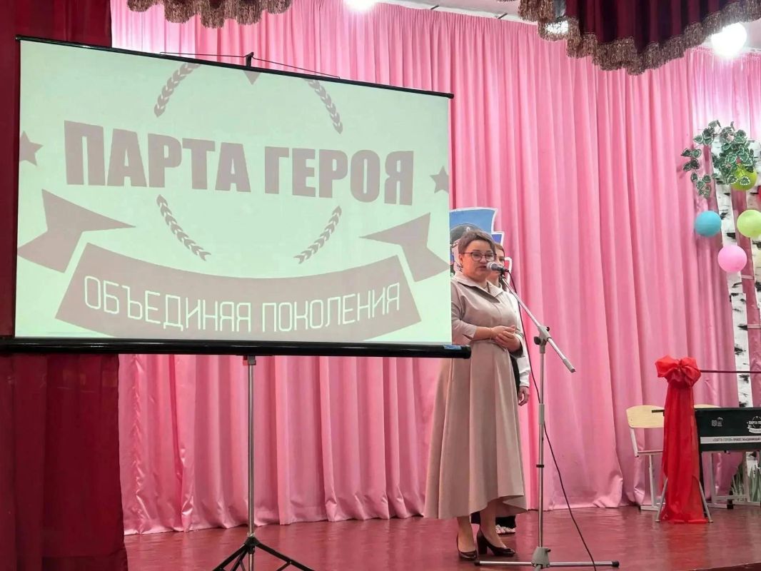 В Стахановском УВК №3 им. Кирилла и Мефодия открыли Парту Героя в честь Сергея Подина В Стахановском УВК №3 им. Кирилла и Мефодия открыли Парту Героя в честь Сергея Подина