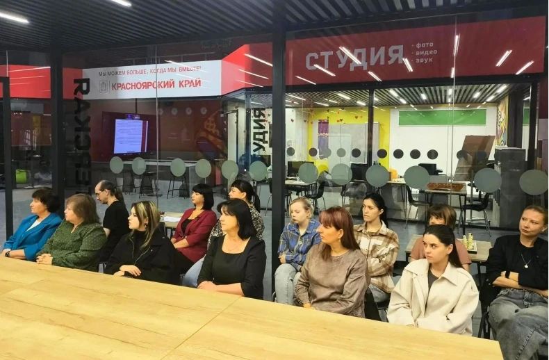 Сотрудники учреждений культуры Свердловского округа ЛНР приняли участие в телемосте с представителями региона-шефа Красноярского края Сотрудники учреждений культуры Свердловского округа ЛНР приняли участие в телемосте с представителями региона-шефа Красноярского края