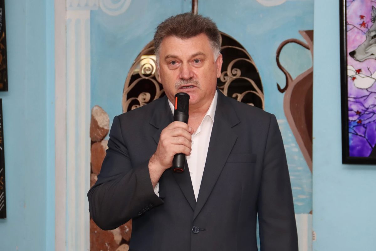 За нас! За Родину!. Имя 25-летнего парня, уроженца Ровенской области, героически погибшего участника специальной военной операции Игоря Андреевича Давыдова носит теперь избирательный участок № 46 в столице ЛНР За нас! За Родину!. Имя 25-летнего парня, уроженца Ровенской области, героически погибшего участника специальной военной операции Игоря Андреевича Давыдова носит теперь избирательный участок № 46 в столице ЛНР